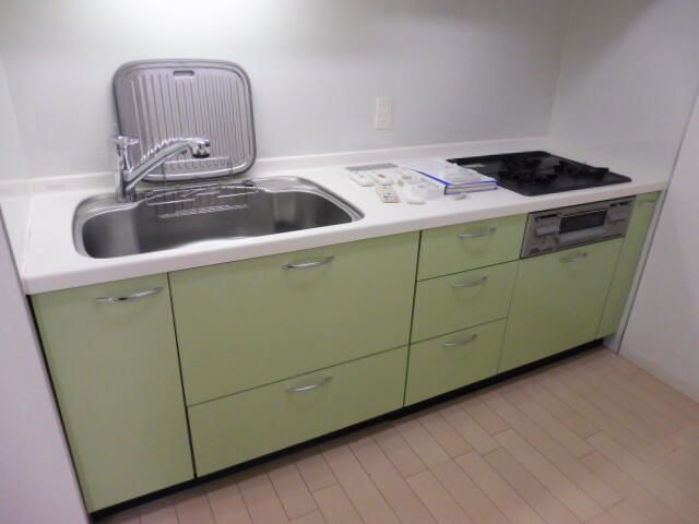 キッチン　コンパクトなキッチンで掃除もラクラク