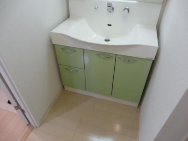 洗面設備　スペースが確保できる洗面所です