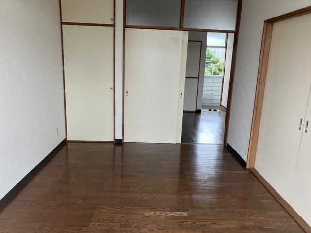 居室・リビング　こちらの居間で趣味の時間をお楽しみください