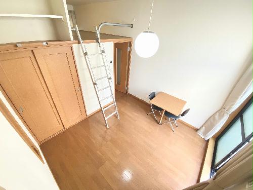 居室・リビング　ロフトタイプは天井が高く開放感あります。