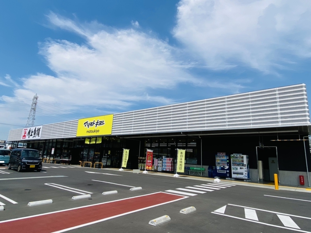 ドラックストア　マツモトキヨシ草加松原店（ドラッグストア）まで375m