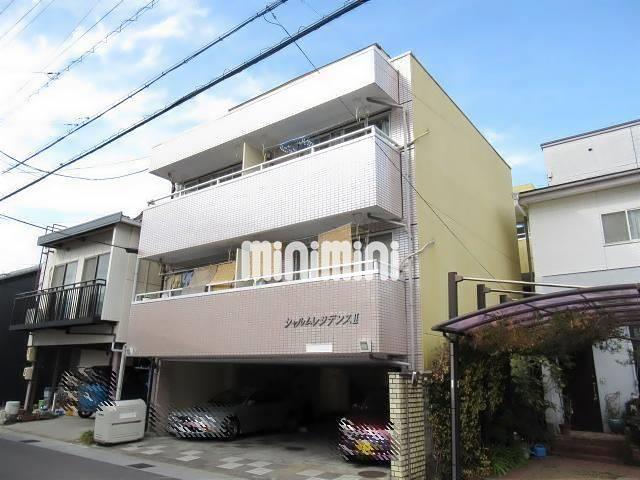 建物外観　１階が駐車場で全室角部屋のマンション