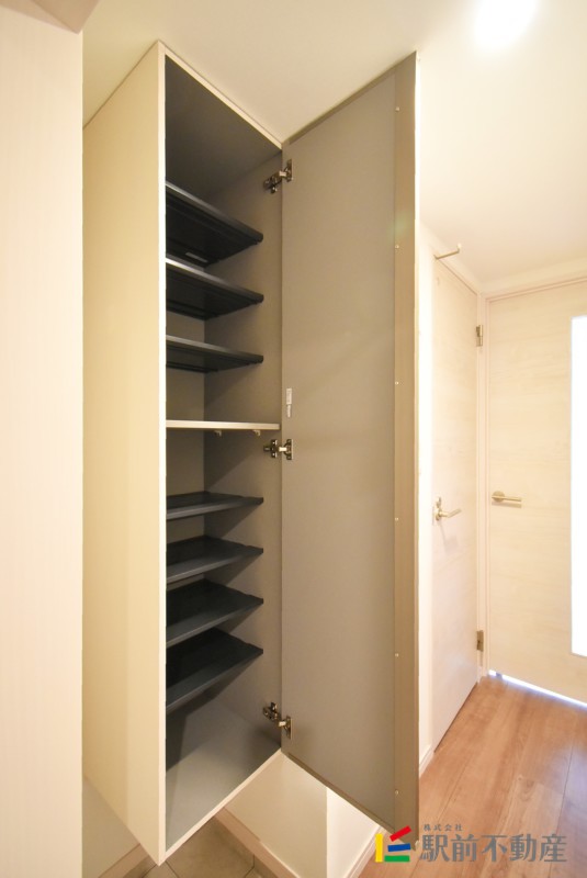 玄関　写真は同シリーズ別物件