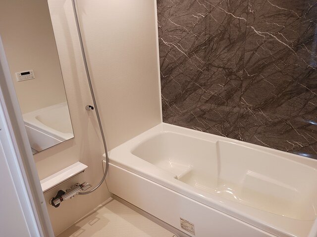 バス・シャワールーム　落ち着いた空間のお風呂です