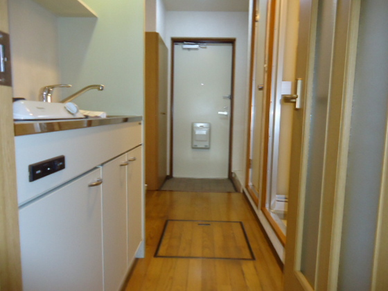 玄関　※別号室の写真です