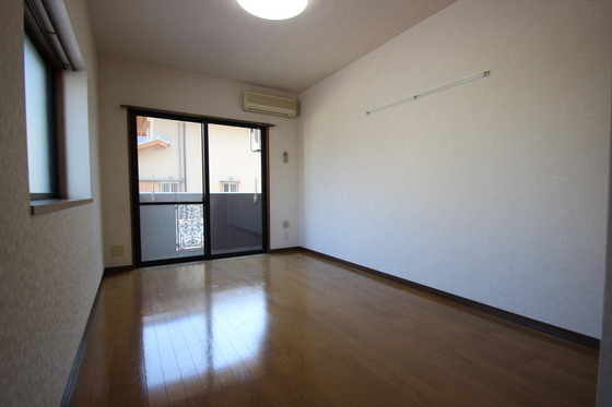 居室・リビング　※別号室の写真です