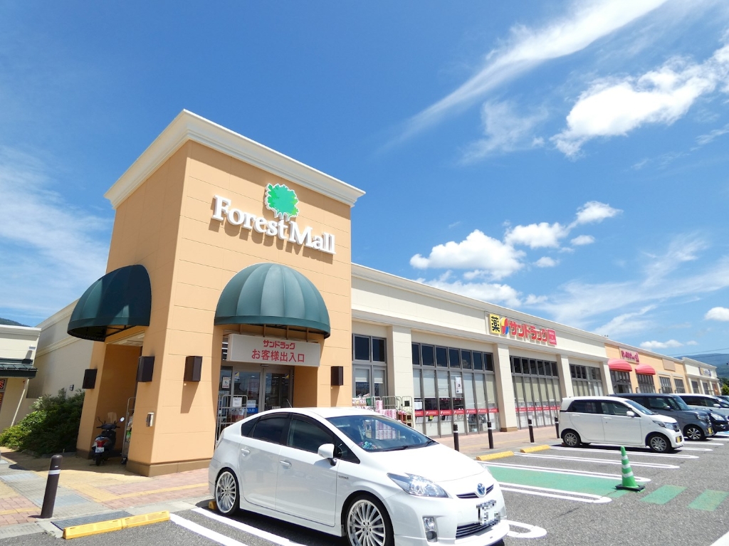ショッピングセンター　フォレストモール岡谷（ショッピングセンター）まで866m