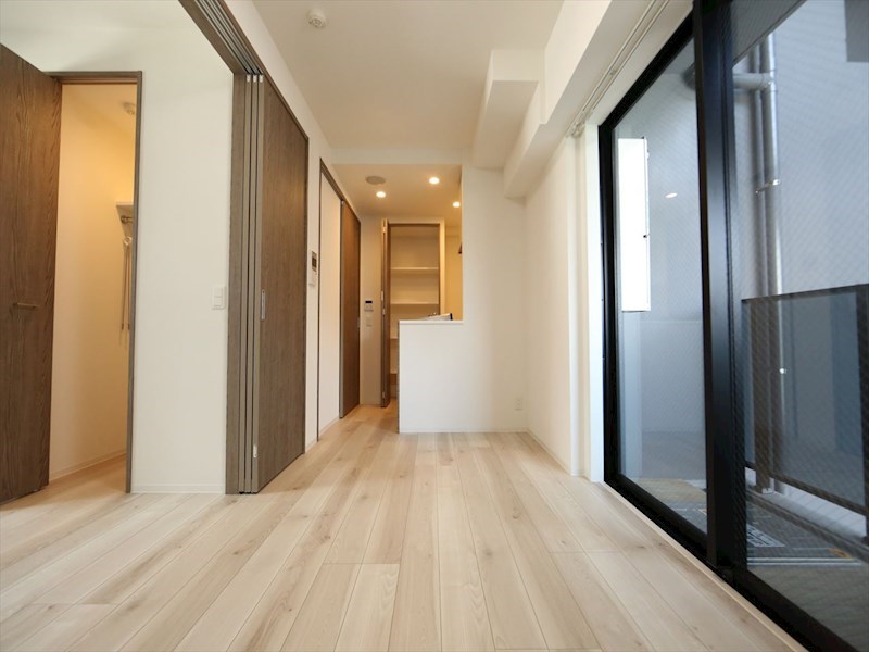 居室・リビング　ＤＫ7.7帖　カウンターキッチン　エアコン完備　バルコニー