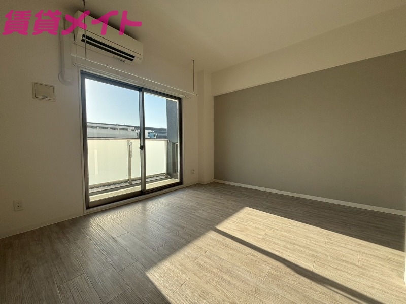 居室・リビング　同型参考写真