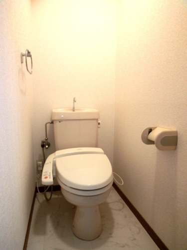 トイレ　参考画像・現況優先です。家具はつきません。