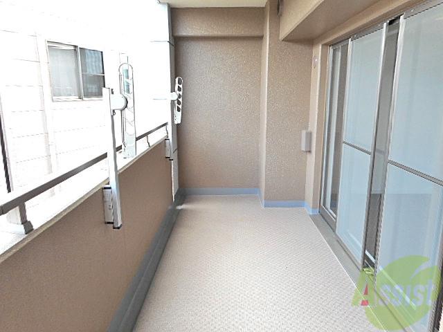 バルコニー　ワイドバルコニー。家事もしやすい大きさ。南向きで陽当り良好☆