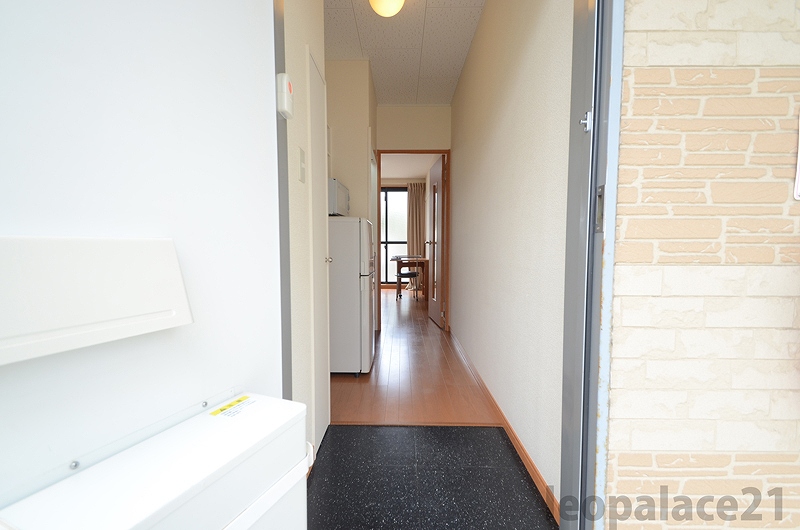 玄関　設備・仕様は号室により異なる為、現況を優先致します。