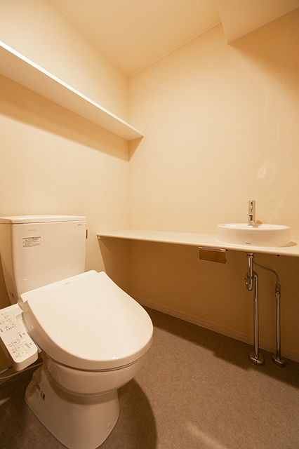 トイレ　※写真は同タイプ住戸です。