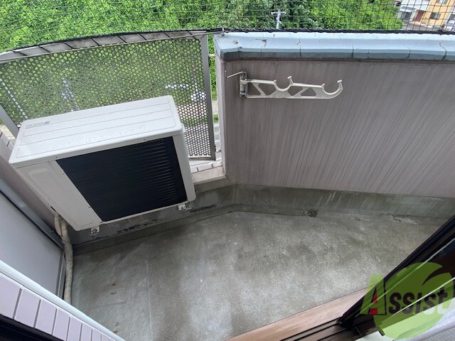 バルコニー　バルコニーには、洗濯物を干せるスペースが十分ありますね