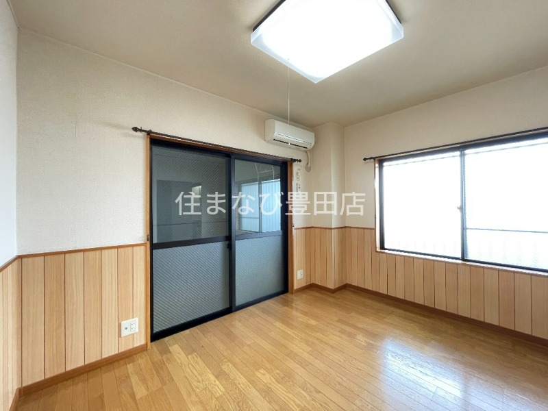 居室・リビング　同型別部屋写真