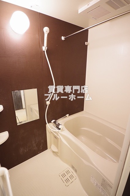 バス・シャワールーム　浴室乾燥機付きの浴室です！