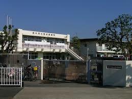 幼稚園・保育園　四谷保育所（幼稚園・保育園）まで454m