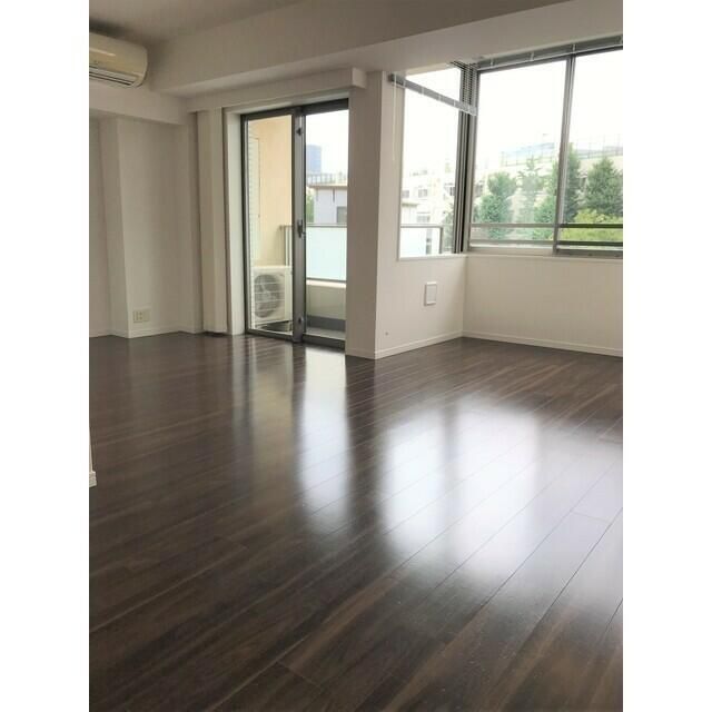 居室・リビング　こちらのリビングで趣味の時間をお楽しみください