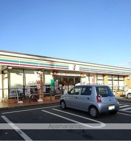 コンビニ　セブンイレブン（コンビニ）まで328m