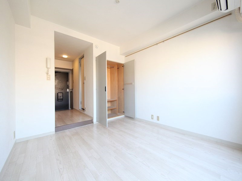 居室・リビング　洋室6.5帖　クローゼット付（収納充実してます）