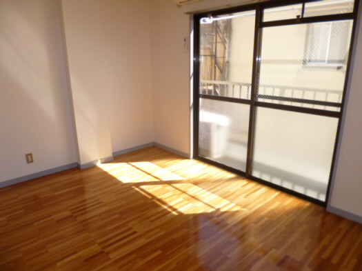 居室・リビング　別号室の参考写真となります