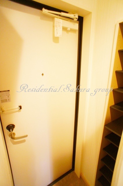 玄関　収納豊富なシューズボックスです♪