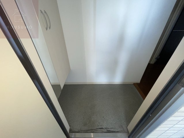 玄関　コンパクトで使いやすいトイレです