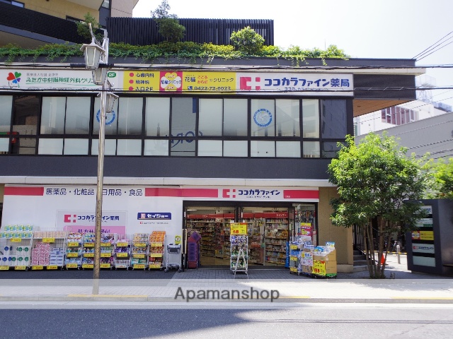ドラックストア　ココカラファイン三鷹店（ドラッグストア）まで65m