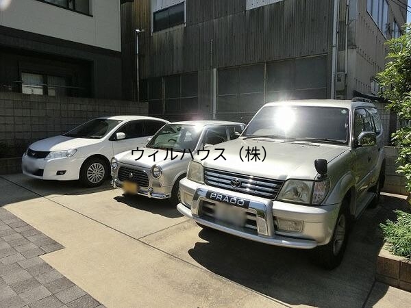 駐車場　敷地内駐車場！