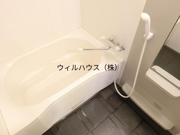 バス・シャワールーム　キレイにリフォームされています！