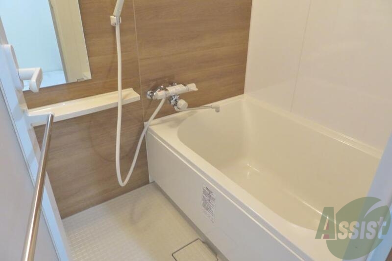 バス・シャワールーム　足を伸ばしてゆっくりお風呂に入れますね～。