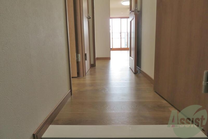 玄関　玄関からの写真になります。フラットな玄関です。