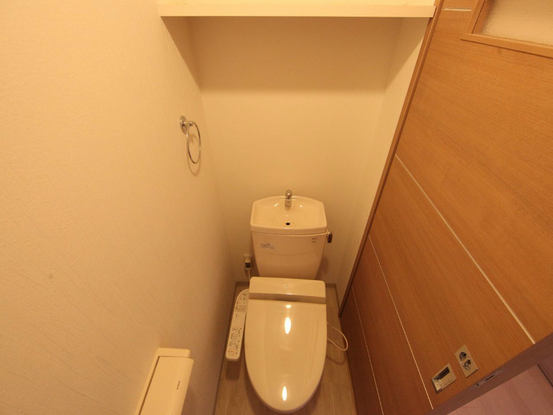 トイレ　温水洗浄暖房便座付トイレ