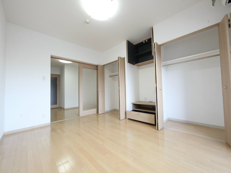 居室・リビング　洋室9帖　クローゼット付（収納充実してます）