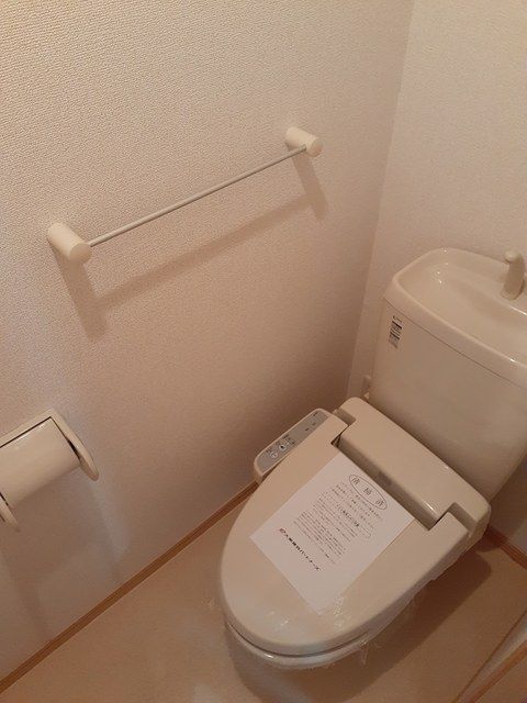 トイレ　温水洗浄便座付き！