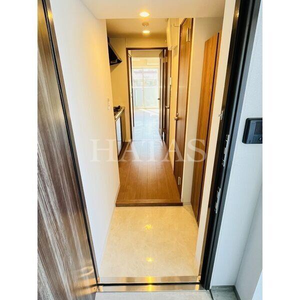 玄関　同物件別部屋です