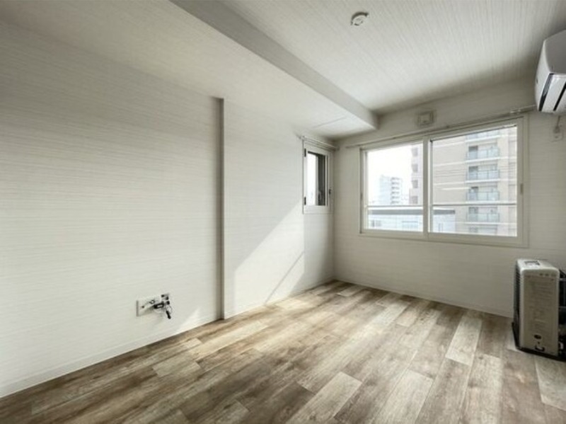 居室・リビング　退去予定につき同タイプ別号室の画像です。