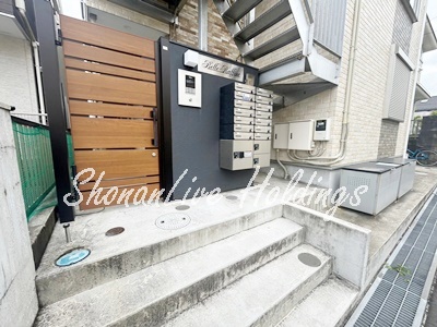 エントランス　オートロック付きのエントランス