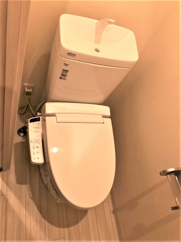 トイレ　温水洗浄便座付き