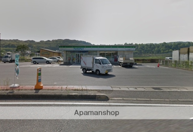 コンビニ　ファミリーマート（コンビニ）まで3683m