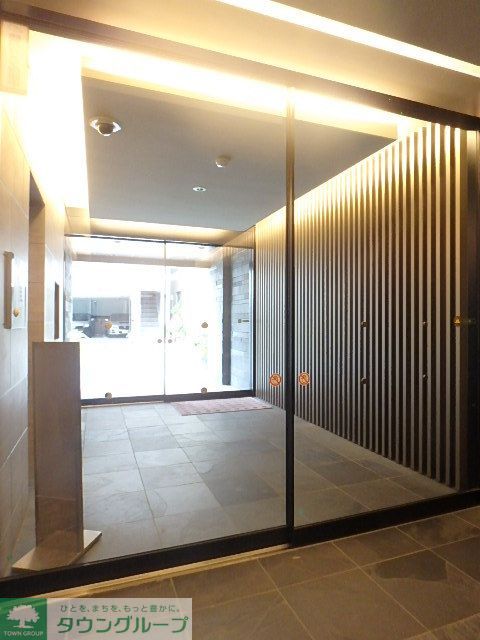 セキュリティ　ゆとりのあるエントランスです