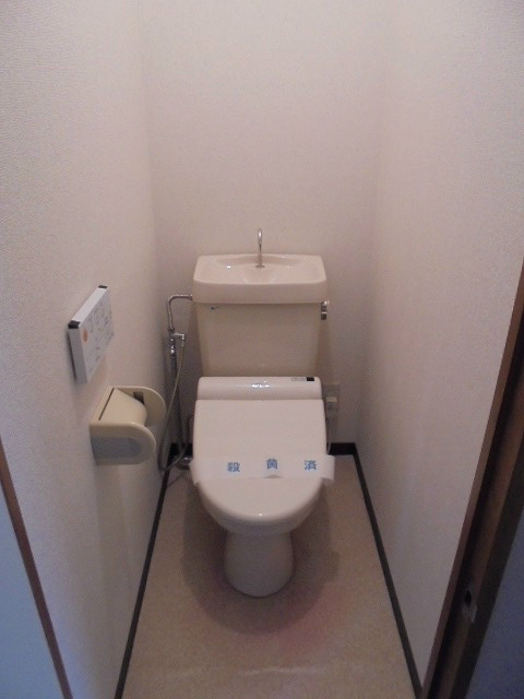 トイレ　※写真は別部屋のものです。（参考）