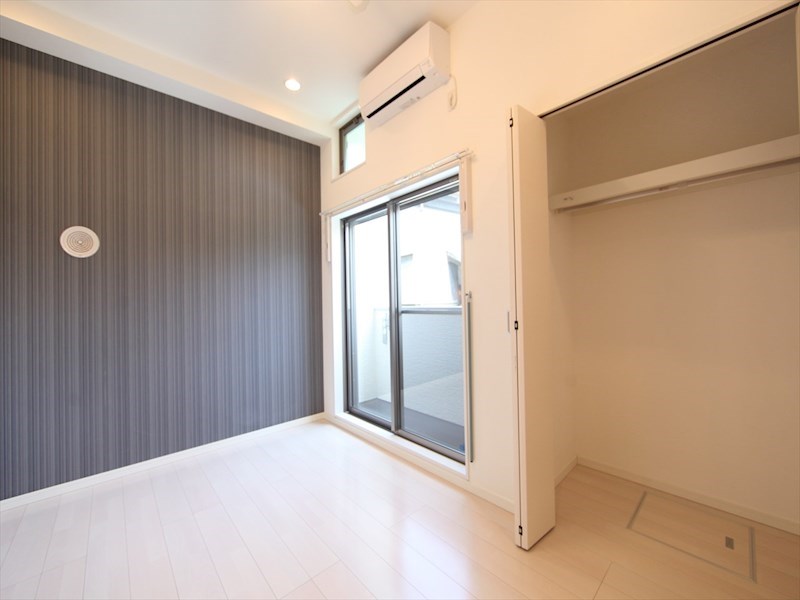 居室・リビング　洋室6.3帖　ロフト5.7帖（収納にも寝室にも使えます）