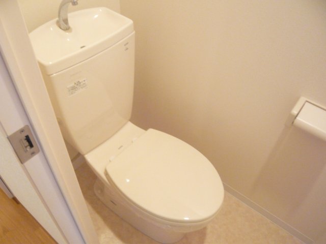 トイレ　別号室参考写真です。