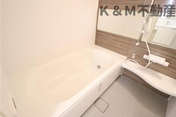 バス・シャワールーム　コンパクトで使いやすいお風呂です