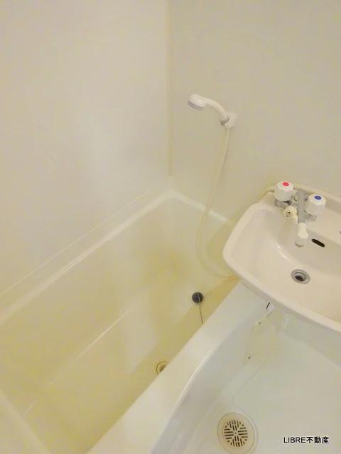 バス・シャワールーム　※同物件、別のお部屋のイメージ写真です！