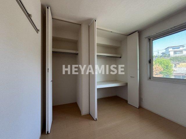 洗面設備　※同物件反転タイプの写真でございます※現況を優先します※