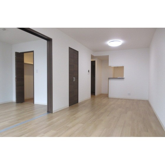 居室・リビング　広々１４．７帖のリビング