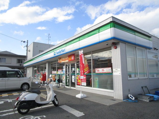 コンビニ　ファミリーマート　枚方長尾家具町店（コンビニ）まで289m