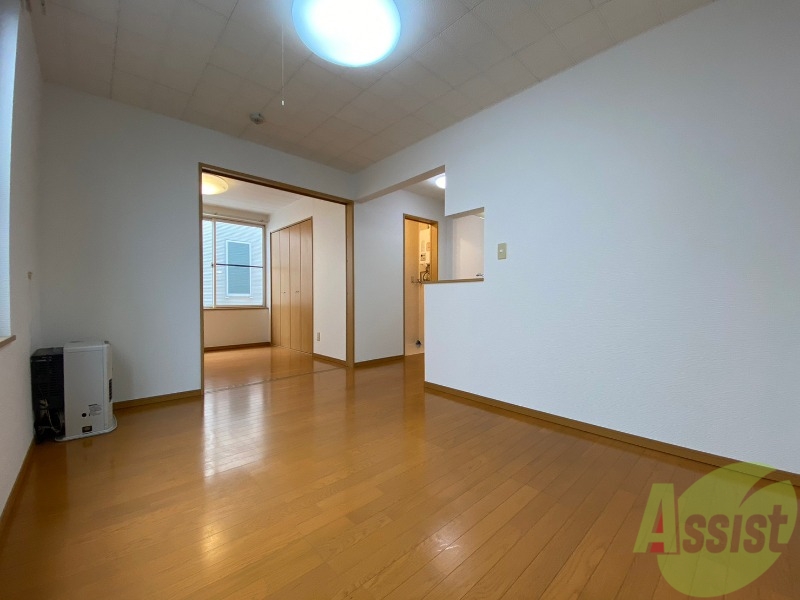 居室・リビング　広くてキレイなお部屋が広がっていて、充実した生活が送れそう。